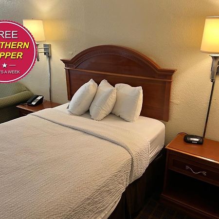 Days Inn By Wyndham Asheville West Candler Extérieur photo