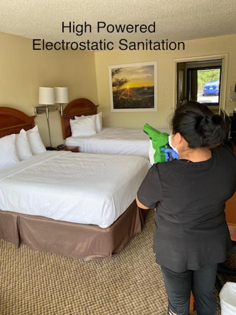 Days Inn By Wyndham Asheville West Candler Extérieur photo