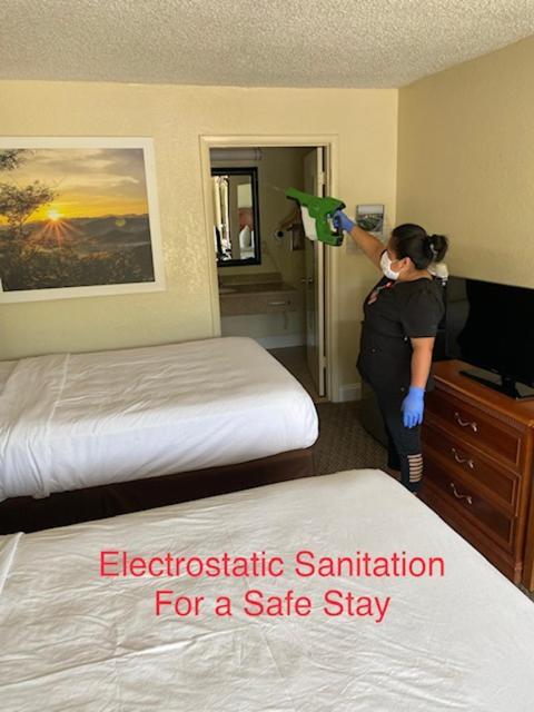 Days Inn By Wyndham Asheville West Candler Extérieur photo