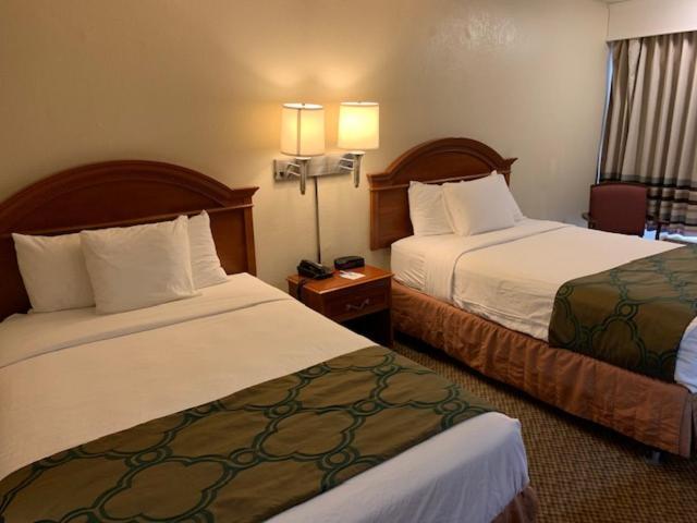 Days Inn By Wyndham Asheville West Candler Extérieur photo