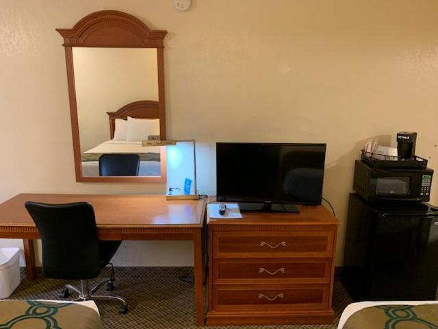 Days Inn By Wyndham Asheville West Candler Extérieur photo