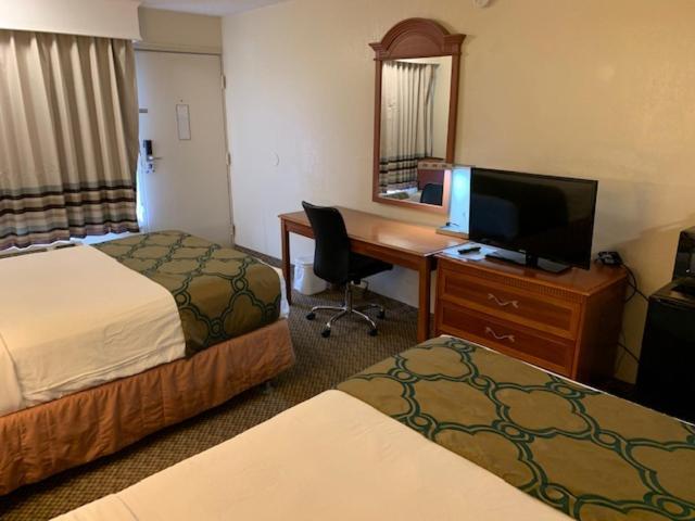 Days Inn By Wyndham Asheville West Candler Extérieur photo