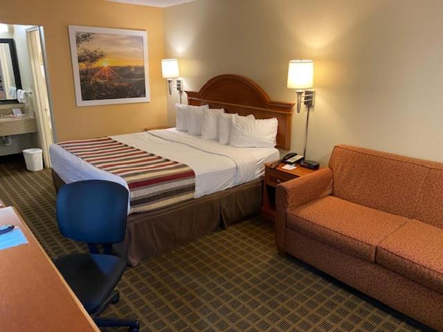 Days Inn By Wyndham Asheville West Candler Extérieur photo