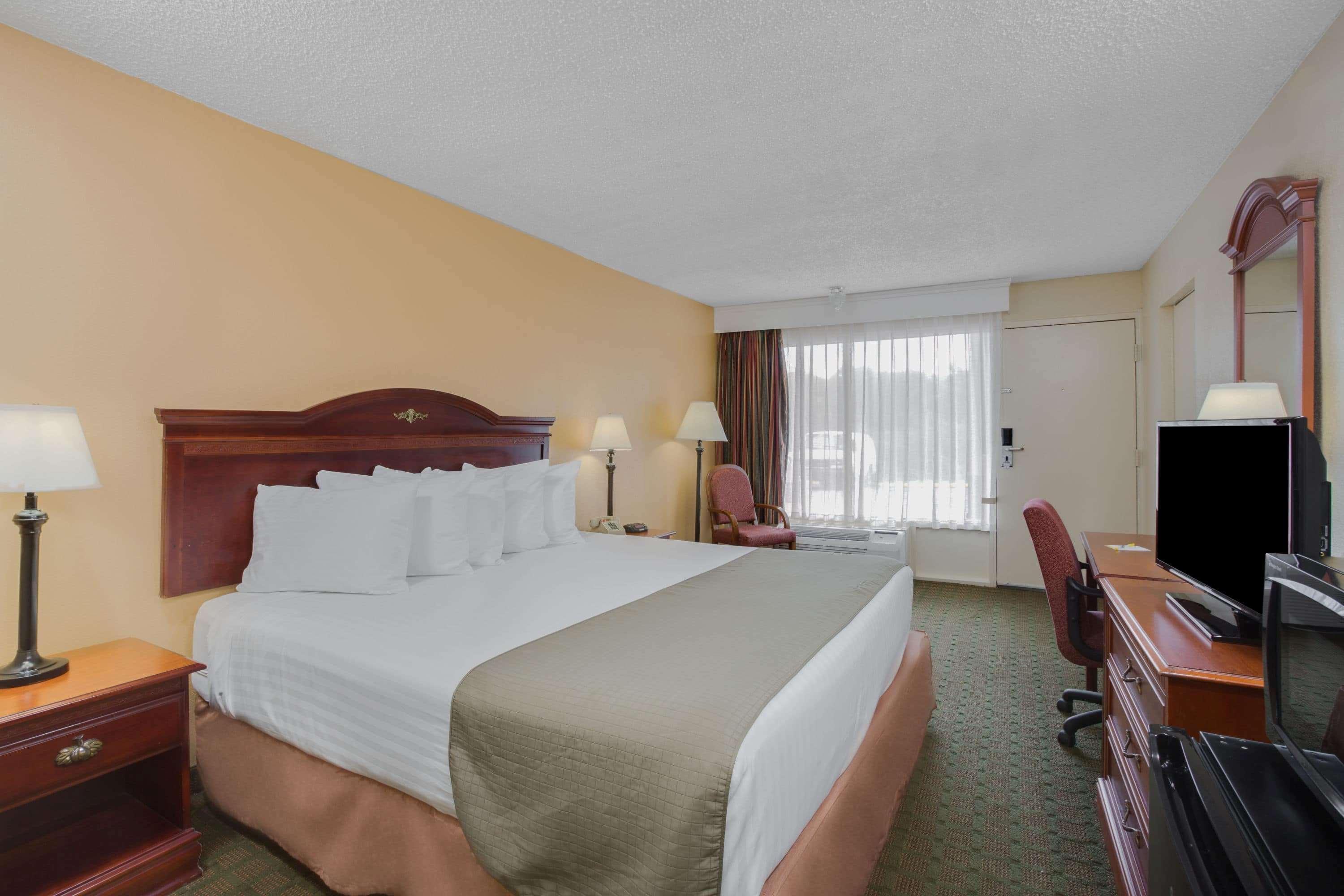Days Inn By Wyndham Asheville West Candler Extérieur photo