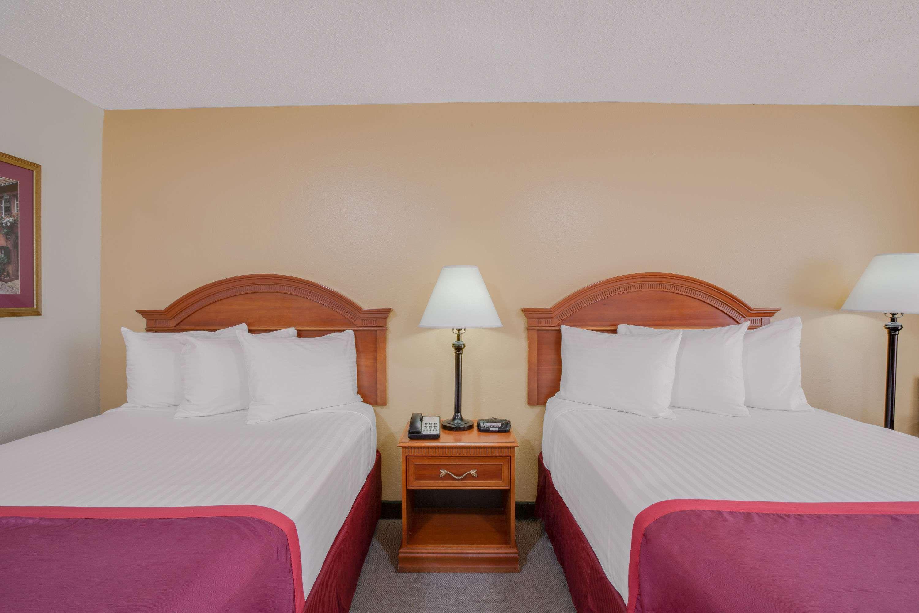 Days Inn By Wyndham Asheville West Candler Extérieur photo