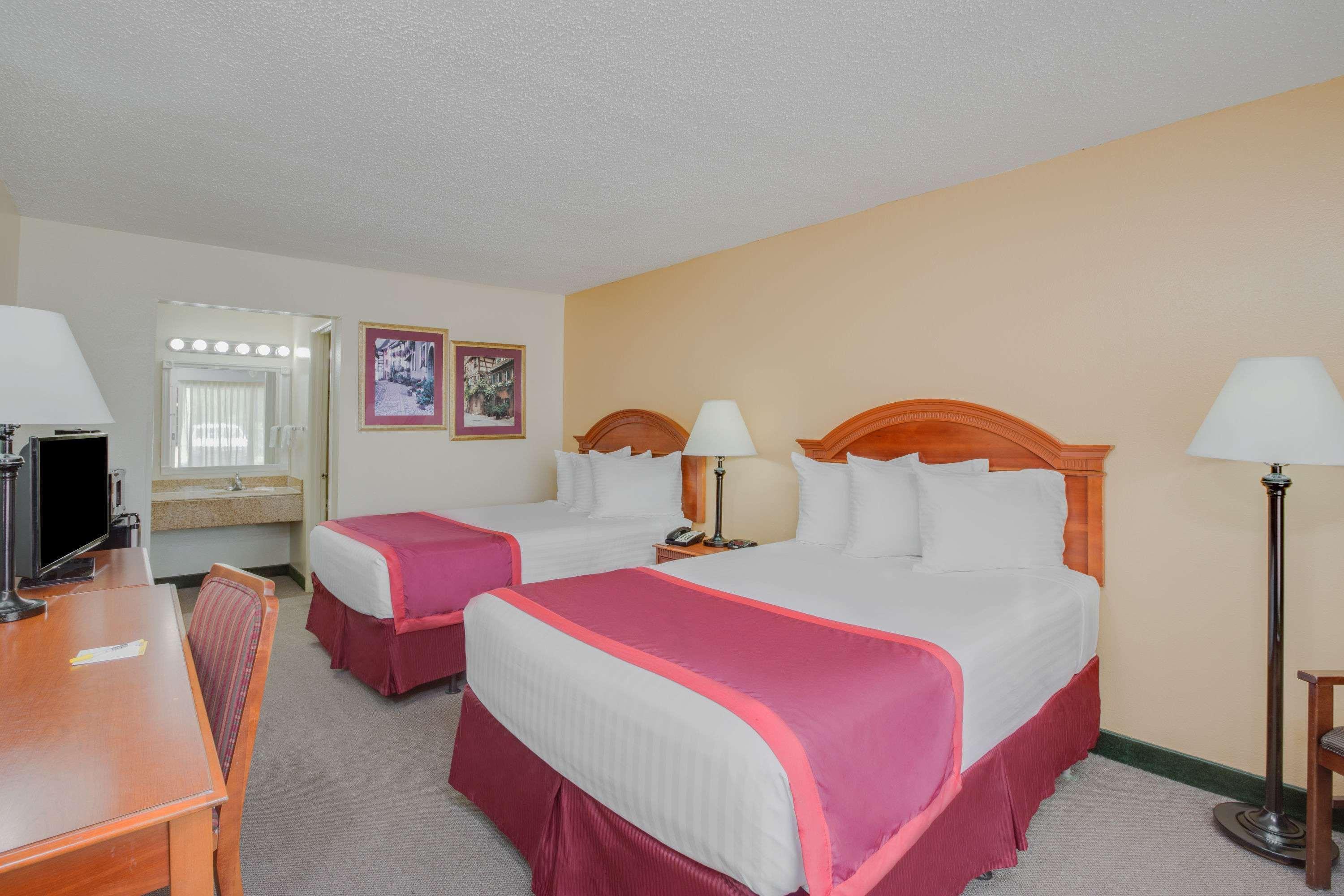 Days Inn By Wyndham Asheville West Candler Extérieur photo