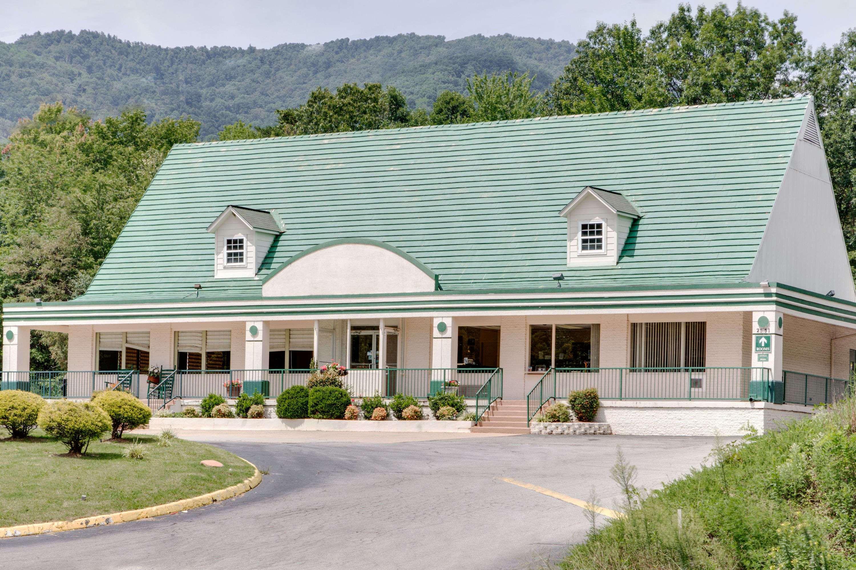 Days Inn By Wyndham Asheville West Candler Extérieur photo