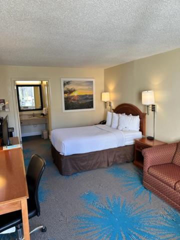 Days Inn By Wyndham Asheville West Candler Extérieur photo